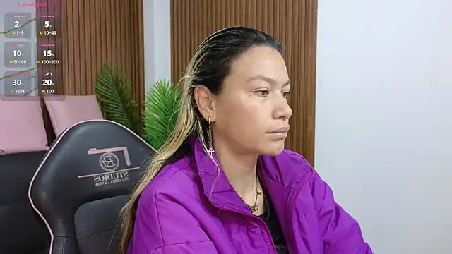 Snapshot of alonddra_tay chatting on 06-29-26, 11:43 alonddra tay online show from 06-29-26, 11:43