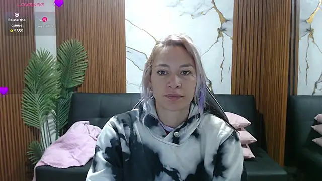 Snapshot of alonddra_tay chatting on 07-14-26, 11:49 alonddra tay online show from 07-14-26, 11:49