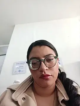Snapshot of SOFI__10 chatting on 06-29-26, 01:33 SOFI 10 online show from 06-29-26, 01:33
