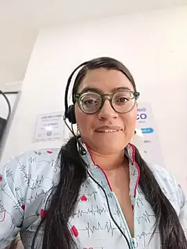 Snapshot of SOFI__10 chatting on 07-16-26, 12:22 SOFI 10 online show from 07-16-26, 12:22
