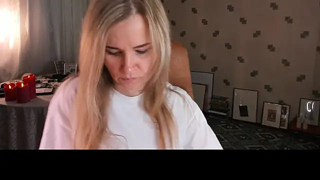 MiaSparkes online show from 06-12-26, 06:56