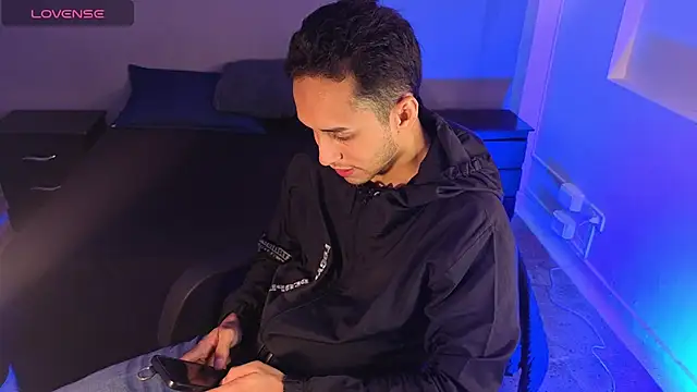 Snapshot of Zack_isback chatting on 04-17-26, 08:23 Zack isback online show from 04-17-26, 08:23