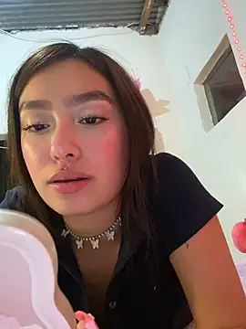 Snapshot of Miakittyyy chatting on 05-19-26, 01:56 Miakittyyy online show from 05-19-26, 01:56