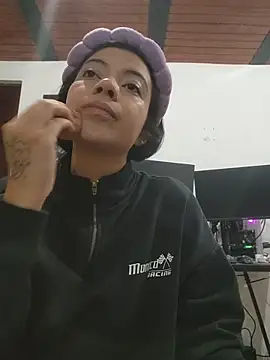 NefertitiXO online show from 05-28-26, 05:54