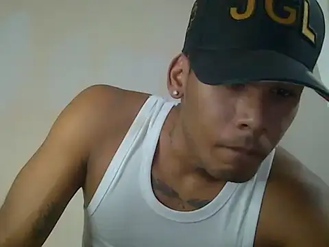 sexy-athletic-guy online show from 04-11-26, 01:21