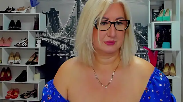 Snapshot of DianaFrances chatting on 05-17-26, 11:06 DianaFrances online show from 05-17-26, 11:06