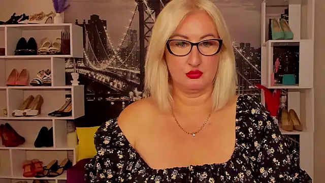 Snapshot of DianaFrances chatting on 05-30-26, 01:08 DianaFrances online show from 05-30-26, 01:08