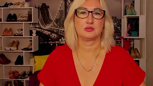 Snapshot of DianaFrances chatting on 05-31-26, 10:55 DianaFrances online show from 05-31-26, 10:55