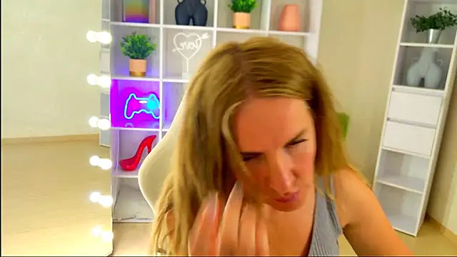 MollyLoll online show from 06-29-26, 12:38
