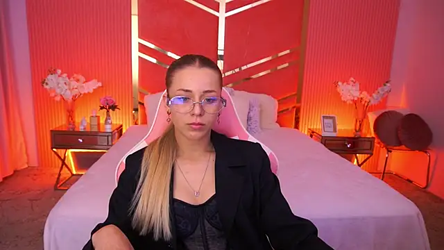 Snapshot of DoveLovee chatting on 05-19-26, 05:58 DoveLovee online show from 05-19-26, 05:58