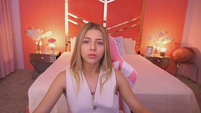 Snapshot of DoveLovee chatting on 06-12-26, 06:12 DoveLovee online show from 06-12-26, 06:12