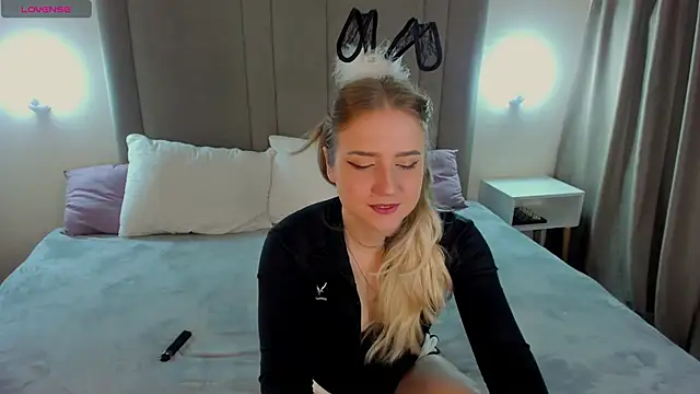 Snapshot of Liacandy_ chatting on 06-27-26, 01:54 Liacandy online show from 06-27-26, 01:54