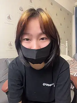 Snapshot of YouYou-999 chatting on 04-10-26, 11:48 YouYou-999 online show from 04-10-26, 11:48