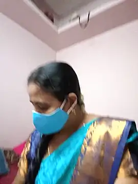 Snapshot of Tamilaunty35 chatting on 05-20-26, 04:24 Tamilaunty35 online show from 05-20-26, 04:24