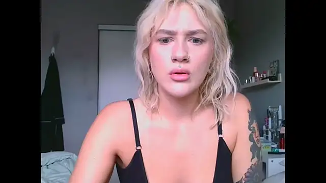 Snapshot of BettyBadNews chatting on 05-29-26, 05:22 BettyBadNews online show from 05-29-26, 05:22
