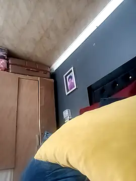 SweetBelly1 online show from 04-17-26, 07:44