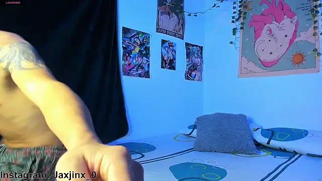 Snapshot of JaxJinx chatting on 05-25-26, 02:17 JaxJinx online show from 05-25-26, 02:17