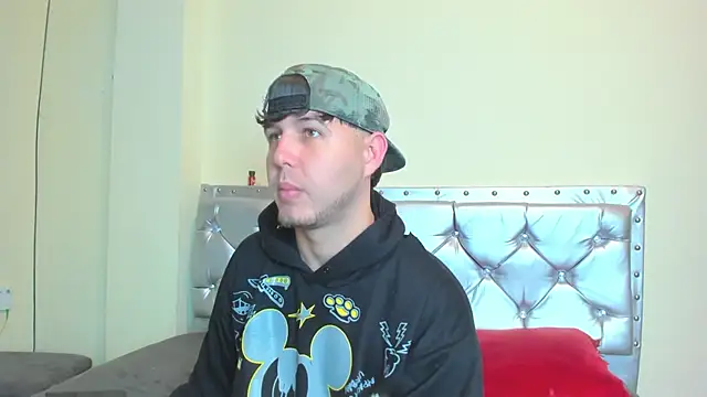 Snapshot of matthew_gill chatting on 04-12-26, 02:44 matthew gill online show from 04-12-26, 02:44