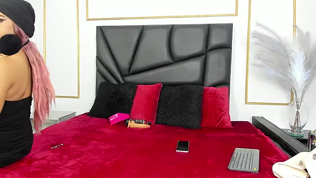 Flor pink online show from 04-15-26, 03:35