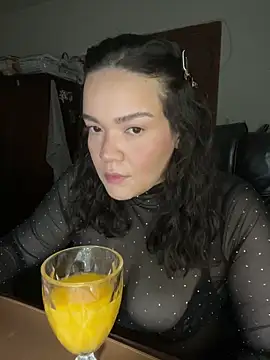 dayanestephany1 online show from 06-04-26, 08:15