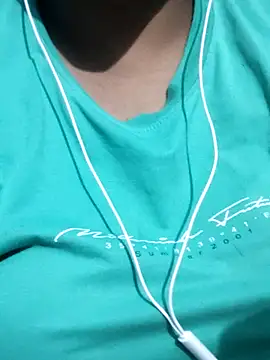 Snapshot of Siya_mic chatting on 04-12-26, 06:02 Siya mic online show from 04-12-26, 06:02