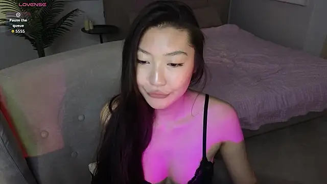 Snapshot of Asel_e chatting on 04-13-26, 06:19 Asel e online show from 04-13-26, 06:19