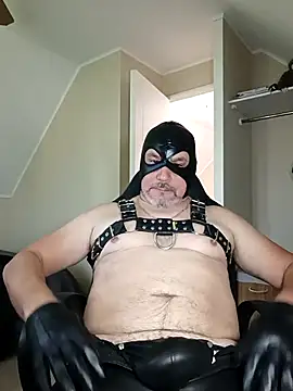 Snapshot of andrexl_eather chatting on 04-11-26, 03:27 andrexl eather online show from 04-11-26, 03:27