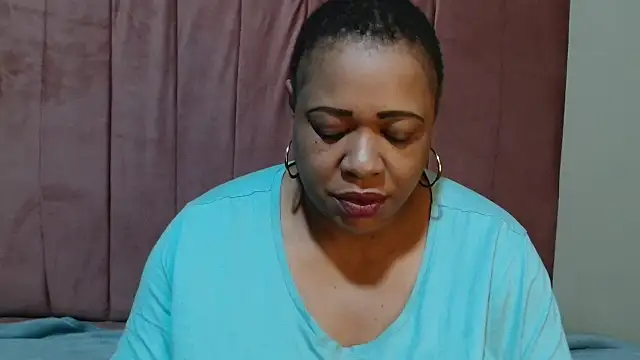 Snapshot of BUSTYQUEEN56_ chatting on 06-08-26, 06:25 BUSTYQUEEN56 online show from 06-08-26, 06:25