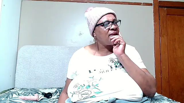 Snapshot of BUSTYQUEEN56_ chatting on 07-08-26, 07:07 BUSTYQUEEN56 online show from 07-08-26, 07:07