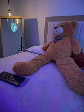 Iam Milly  online show from 04-15-26, 08:31