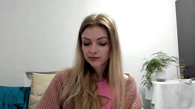 Snapshot of Severina7 chatting on 06-16-26, 08:11 Severina7 online show from 06-16-26, 08:11