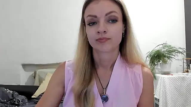 Snapshot of Severina7 chatting on 07-18-26, 05:28 Severina7 online show from 07-18-26, 05:28