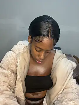 Snapshot of petite_bee chatting on 07-06-26, 02:19 petite bee online show from 07-06-26, 02:19