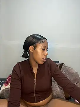 Snapshot of petite_bee chatting on 07-07-26, 04:26 petite bee online show from 07-07-26, 04:26