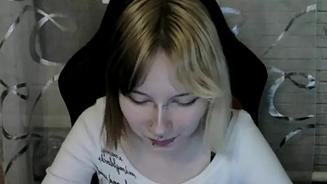 Snapshot of Vi_Nika chatting on 04-19-26, 06:10 Vi Nika online show from 04-19-26, 06:10