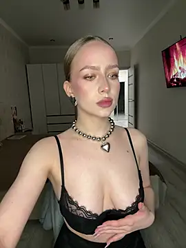 AlisaPearl online show from 04-15-26, 08:20