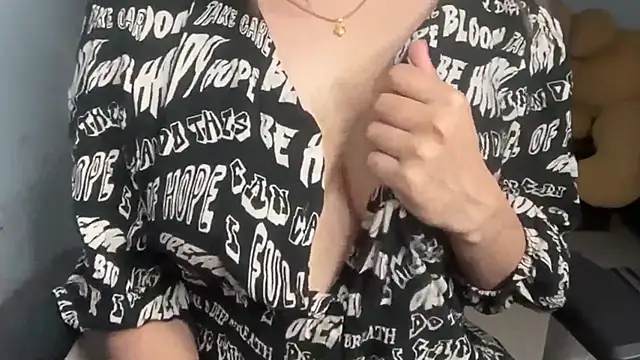 Snapshot of Sumi_x99 chatting on 04-13-26, 07:14 Sumi x99 online show from 04-13-26, 07:14