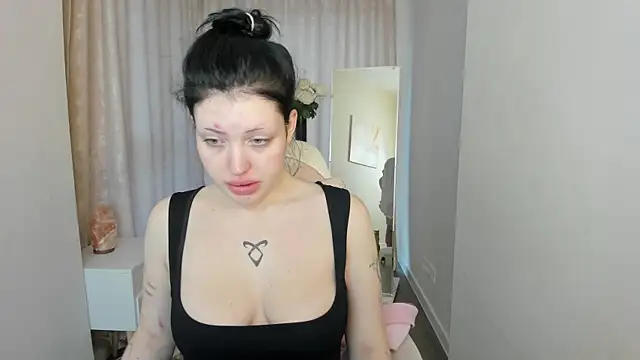 Snapshot of Jena_Mi1ler chatting on 05-11-26, 01:22 Jena Mi1ler online show from 05-11-26, 01:22