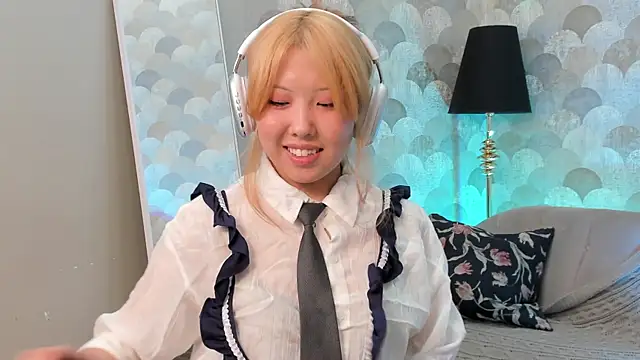 Snapshot of AzureMimi chatting on 04-23-26, 02:08 AzureMimi online show from 04-23-26, 02:08