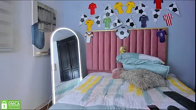 Snapshot of butterflydoll_ chatting on 07-15-26, 06:24 butterflydoll online show from 07-15-26, 06:24