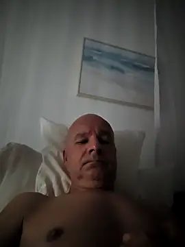 Snapshot of mannohmann5 chatting on 06-14-26, 04:36 mannohmann5 online show from 06-14-26, 04:36
