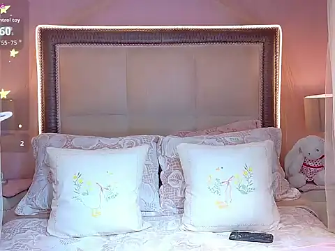 Snapshot of VaLuu__ chatting on 05-15-26, 12:45 VaLuu online show from 05-15-26, 12:45