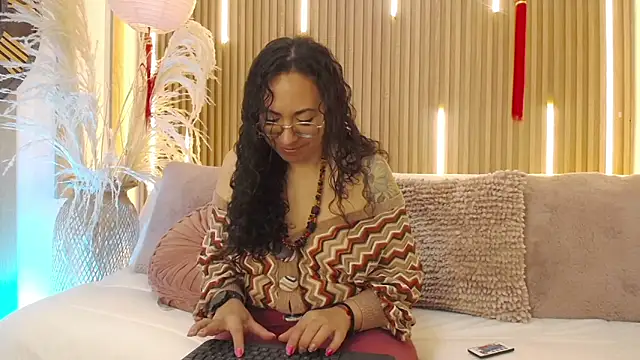 Velvet Curly online show from 05-30-26, 12:24