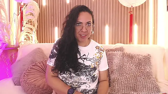 Velvet Curly online show from 06-18-26, 12:42