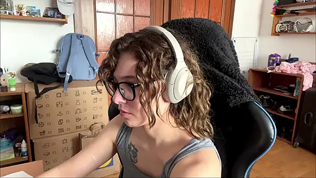 PillowPeachX online show from 05-15-26, 09:16