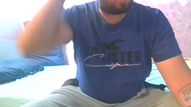 Snapshot of stefanotoma91 chatting on 04-15-26, 02:57 stefanotoma91 online show from 04-15-26, 02:57