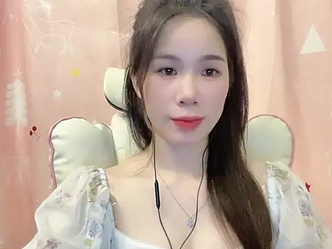 Snapshot of Luna3579 chatting on 05-05-26, 05:10 Luna3579 online show from 05-05-26, 05:10