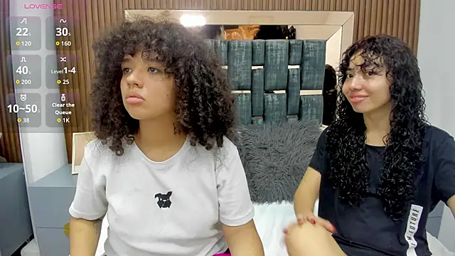 Chloe and Violeta online show from 05-01-26, 11:59