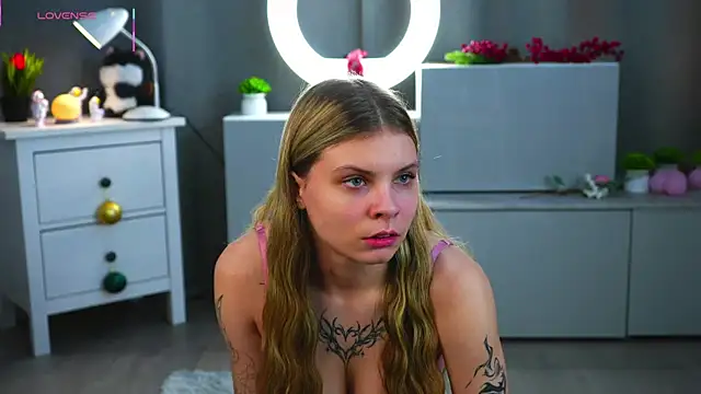 LesleeOpenshaw online show from 04-15-26, 07:58