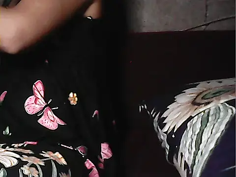 Snapshot of _sweetbabe23 chatting on 06-26-26, 04:00 sweetbabe23 online show from 06-26-26, 04:00